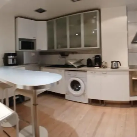 Apartment Beautiful T3 With Balcony - Near Parc Monceau
