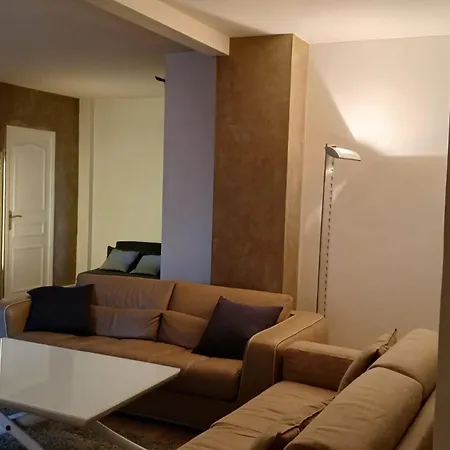Appartement Beautiful T3 With Balcony - Near Parc Monceau *